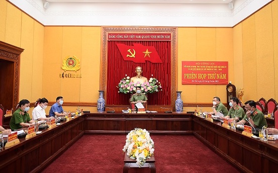 Thứ trưởng Bộ Công an Lương Tam Quang phát biểu chỉ đạo tại phiên họp. Ảnh: Quang Minh.