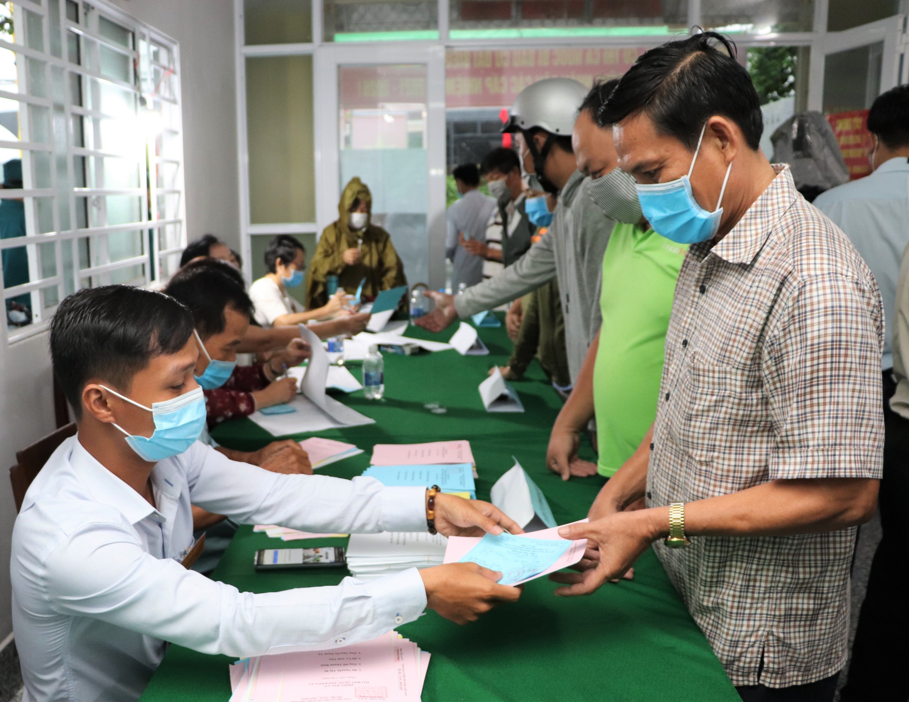 Theo thông tin từ Ủy ban Bầu cử tỉnh Kiên Giang, 11h tỷ lệ cử tri đi bầu cử là trên 50%.