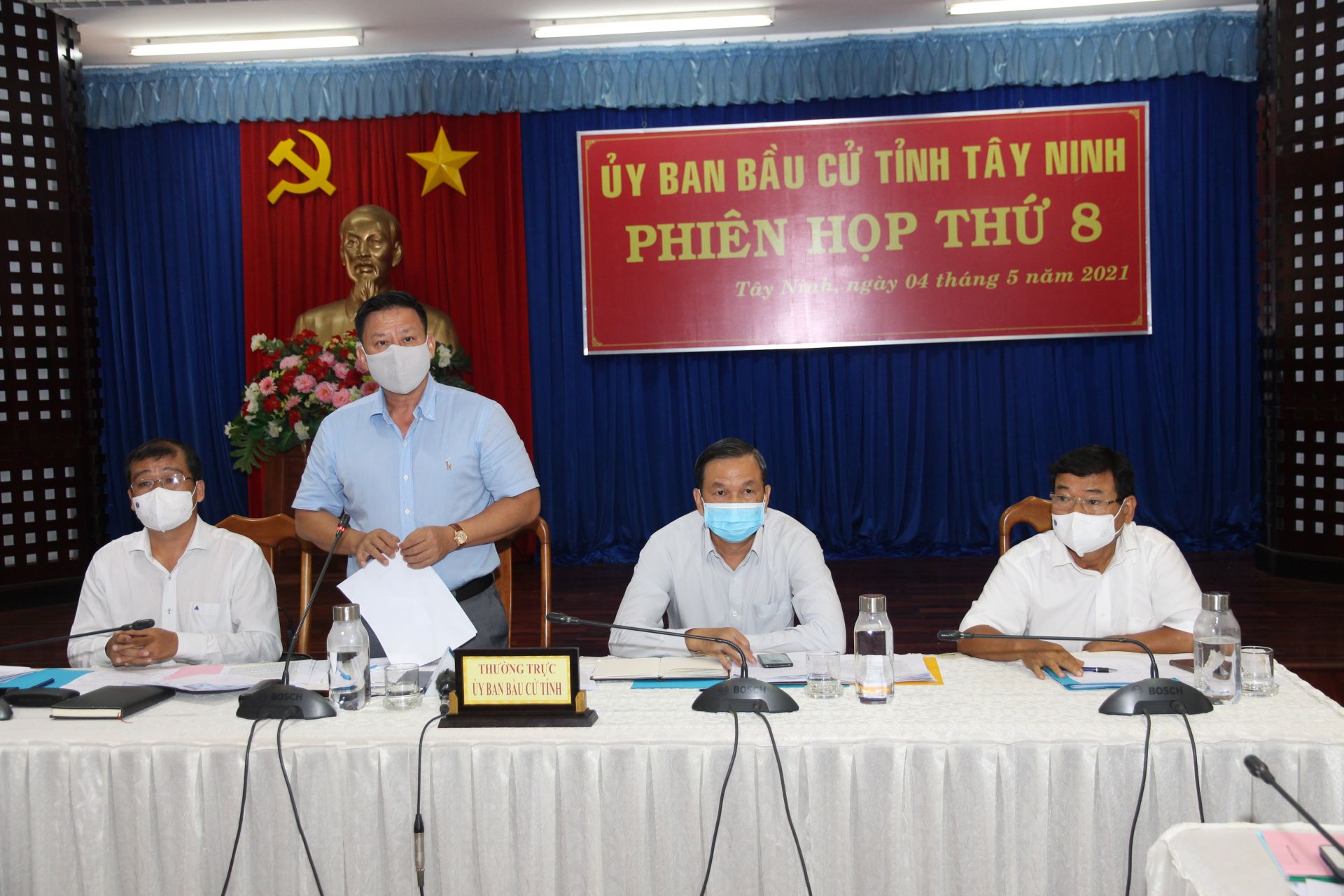 Đồng chí Nguyễn Thanh Ngọc, Chủ tịch UBND tỉnh, Chủ tịch Ủy ban Bầu cử tỉnh Tây Ninh phát biểu tại phiên họp. (Ảnh: N.D)