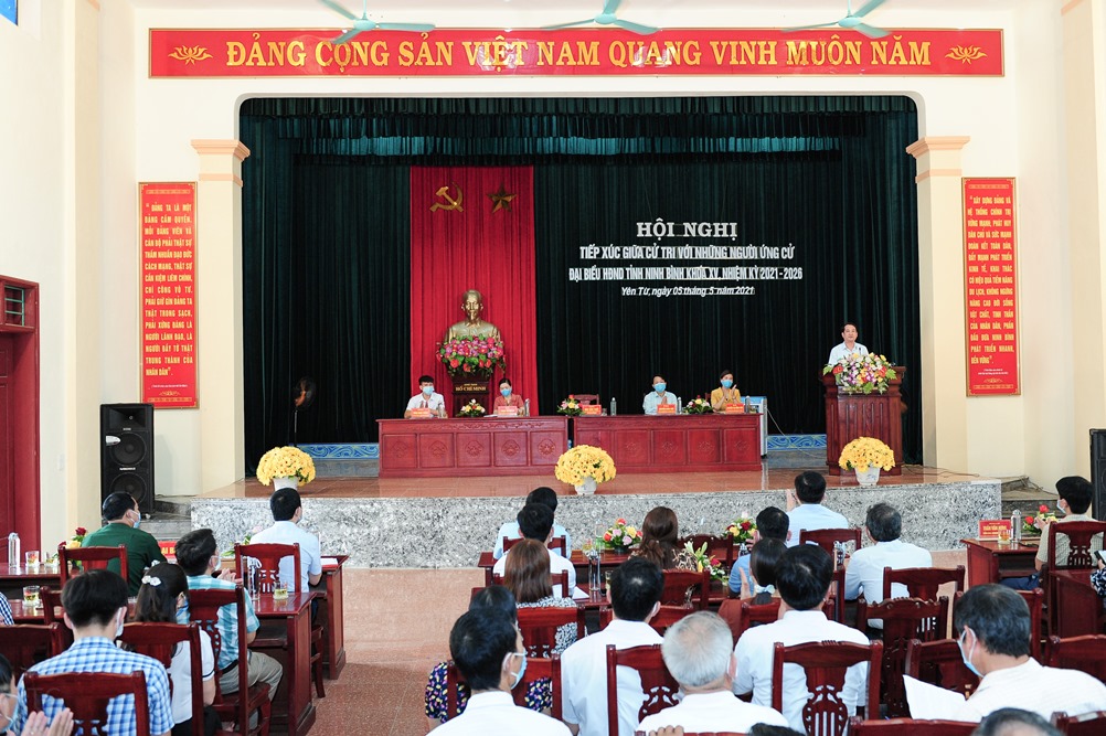 Hội nghị tiếp xúc cử tri tại xã Yên Từ, huyện Yên Mô, tỉnh Ninh Bình.  Ảnh: Trường Giang