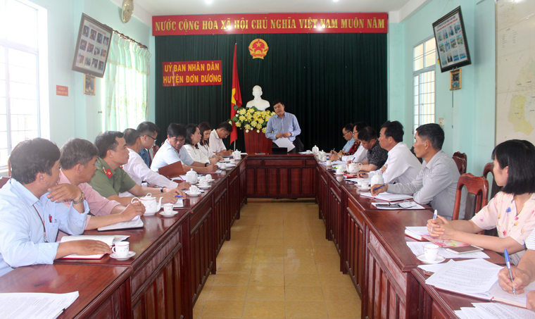 Đoàn kiểm tra số 2 Ủy ban Bầu cử tỉnh làm việc và kiểm tra thực tế tại huyện Đơn Dương về công tác chuẩn bị bầu cử đại biểu Quốc hội khóa XV và đại biểu HĐND các cấp nhiệm kỳ 2021-2026. (Ảnh: Nhật Minh)