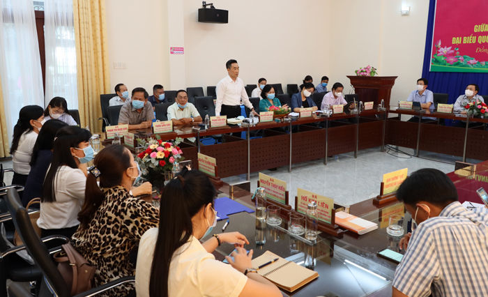 Ứng cử viên Nguyễn Hải Anh phát biểu tại buổi họp mặt (Ảnh: dongthap.gov)