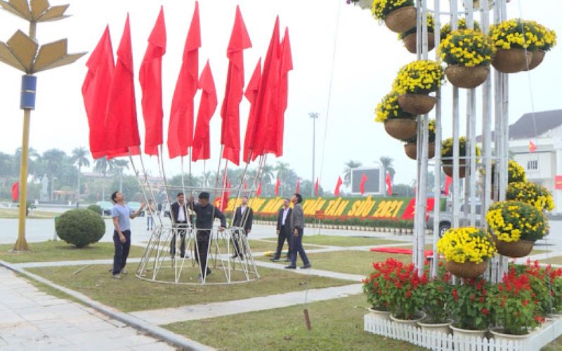 Tràn ngập không khí cờ hoa chào mừng thành công Đại hội đại biểu lần thứ XX của Đảng bộ tỉnh Thái Bình và Đại hội đại biểu toàn quốc lần thứ XIII của Đảng trên địa bàn tỉnh Thái Bình (Ảnh: PV)