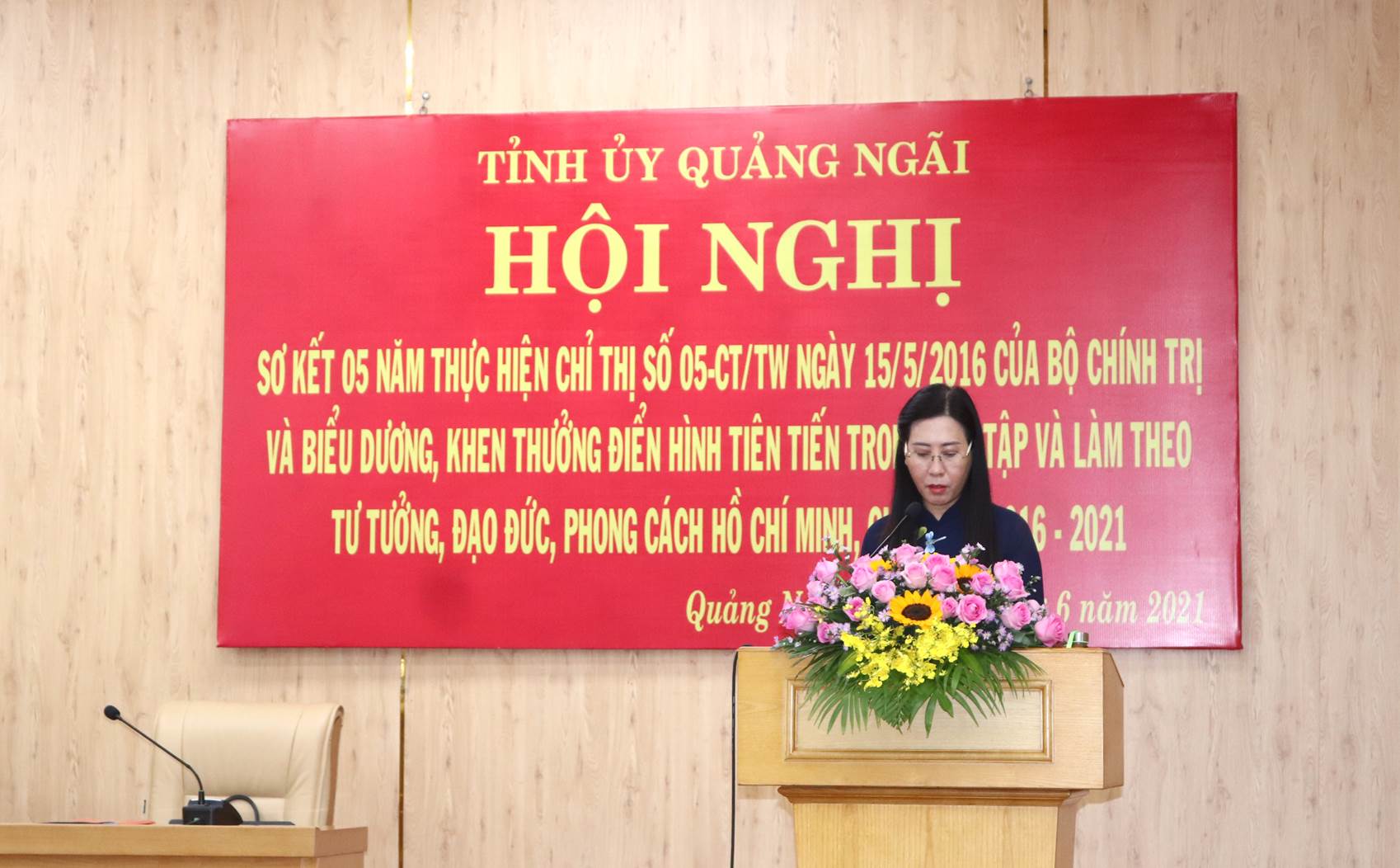 Đồng chí Bùi Thị Quỳnh Vân, Bí thư Tỉnh ủy Quảng Ngãi phát biểu tại Hội nghị.