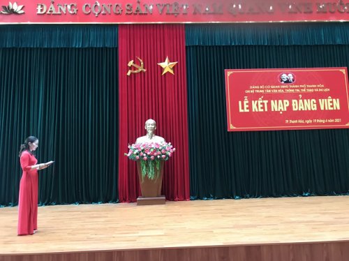 Kết nạp Đảng viên mới tại Chi bộ Trung tâm Văn hóa Thông tin Thể thao và Du lịch thành phố Thanh Hóa.