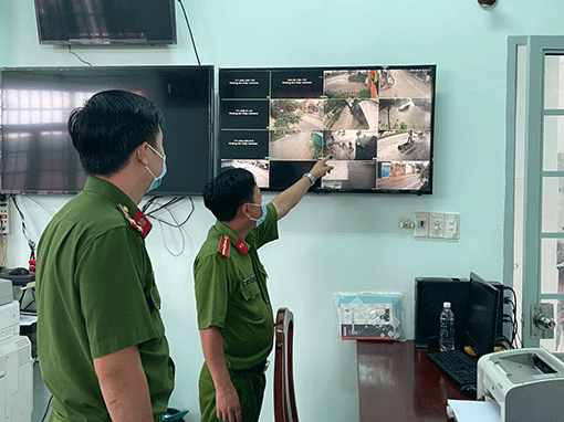 Mô hình “Camera an ninh” của Công an phường Khánh Bình đã phát huy hiệu quả trong việc giữ gìn an ninh trật tự tại địa phương. Ảnh: HƯNG PHƯỚC