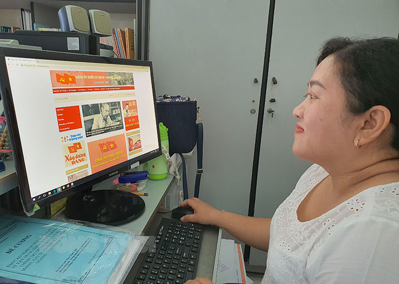 Đảng ủy Khối Cơ quan - Doanh nghiệp tỉnh phát huy hiệu quả tuyên truyền của website Đảng ủy Khối. Ảnh: Triều Dương