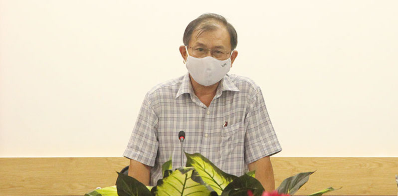 Phó chủ tịch Thường trực HĐND tỉnh Huỳnh Quang Triệu phát biểu tại cuộc họp. Ảnh: Hữu Hiệp